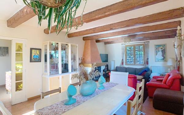 Maison à vendre    8 pièces • 261 m2 Peymeinade