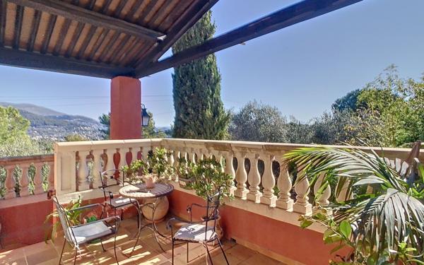 Maison à vendre    8 pièces • 261 m2 Peymeinade