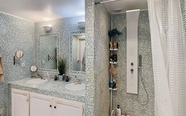 Maison à vendre    8 pièces • 261 m2 Peymeinade