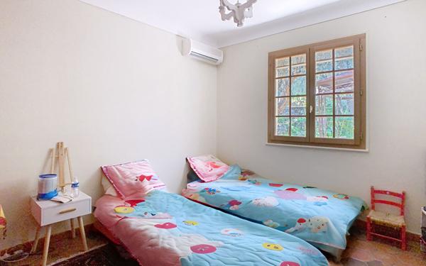 Maison à vendre    8 pièces • 261 m2 Peymeinade