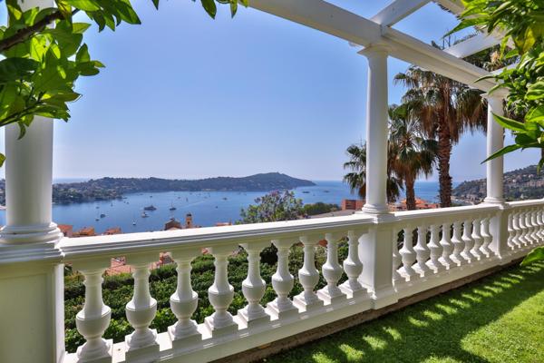 maison à vendre  5 pièces - 211 m2 VILLEFRANCHE SUR MER - 06