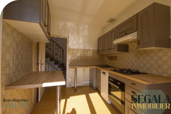 Carmaux (81400) Hyper-centre. Terrasse. Trois chambres.