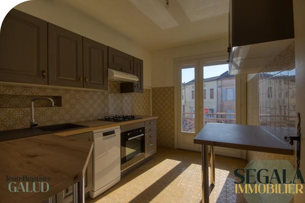 Carmaux (81400) Hyper-centre. Terrasse. Trois chambres.