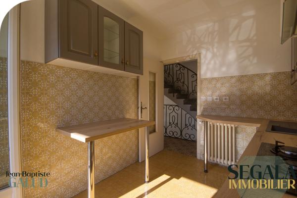 Carmaux (81400) Hyper-centre. Terrasse. Trois chambres.