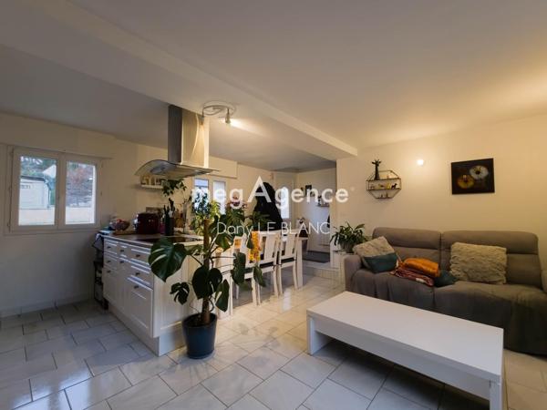 Immeuble à Jouy, 28300 - 265m²