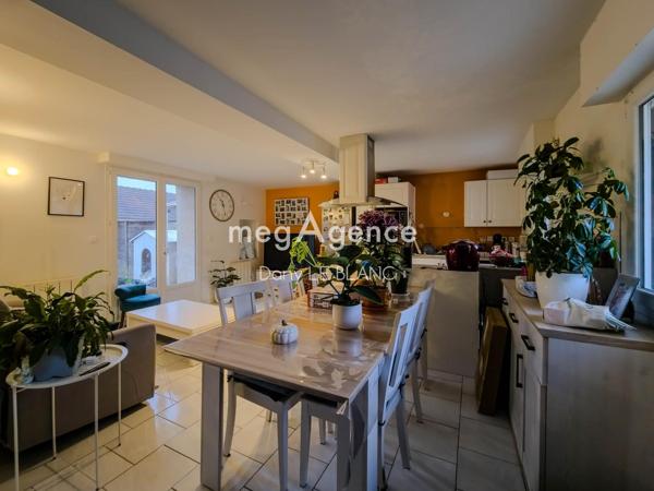 Immeuble à Jouy, 28300 - 265m²