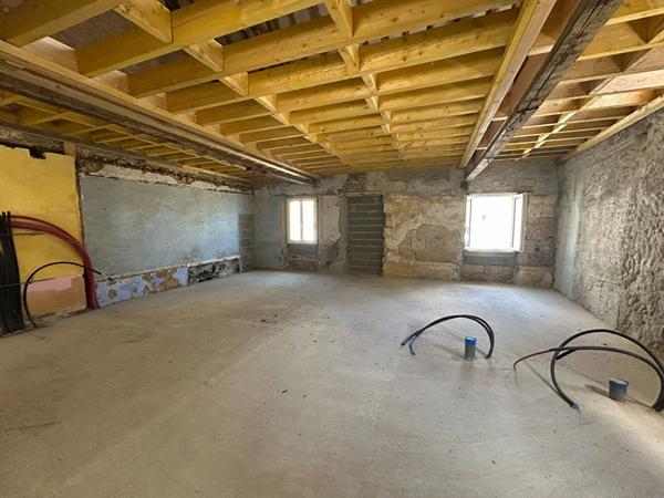 Maison de ville Hors d'eau / Hors d'air à finir d'aménager au coeur de Cérans-Foulletourte !