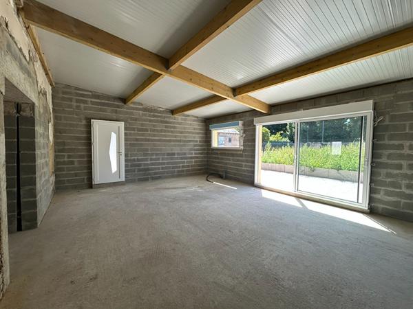 Maison de ville Hors d'eau / Hors d'air à finir d'aménager au coeur de Cérans-Foulletourte !