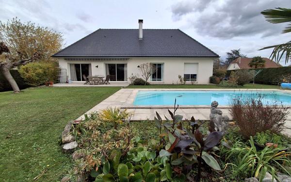 Maison à vendre    5 pièces •  Serres-Castet