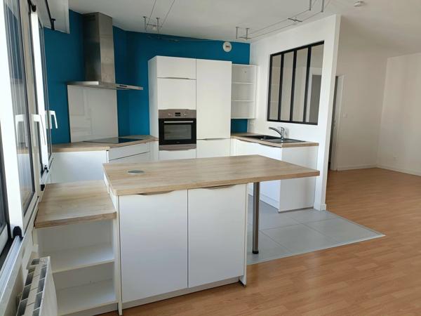 Vente                                                      Appartement
                        
                     3 pièces                      74 m2                     à Saint-Sébastien-sur-Loire