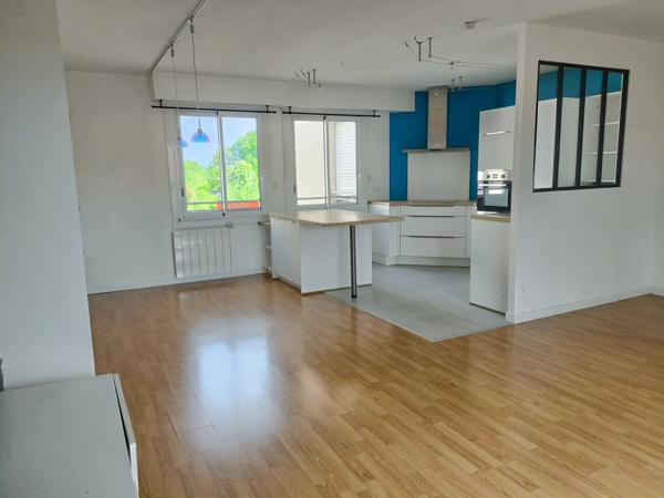 Vente                                                      Appartement
                        
                     3 pièces                      74 m2                     à Saint-Sébastien-sur-Loire
