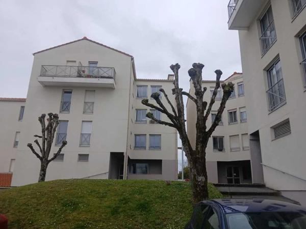 Vente                                                      Appartement
                        
                     3 pièces                      74 m2                     à Saint-Sébastien-sur-Loire