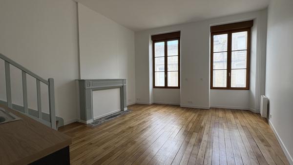 Studio
                                                                                                                                                                                                                                                                                                                        1 pièce(s)                                                                                                                                                                                                                                                                                                                              32.49  m²