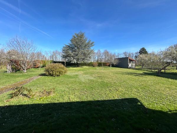 Maison de plain-pied située à Chateauponsac (87290), implantée sur un terrain de 2180m² clos.