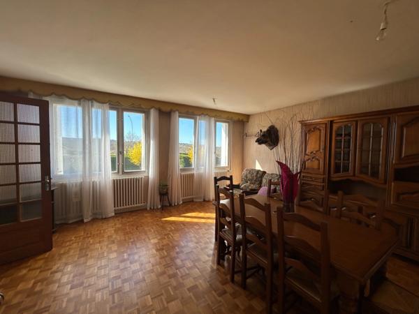 Maison de plain-pied située à Chateauponsac (87290), implantée sur un terrain de 2180m² clos.