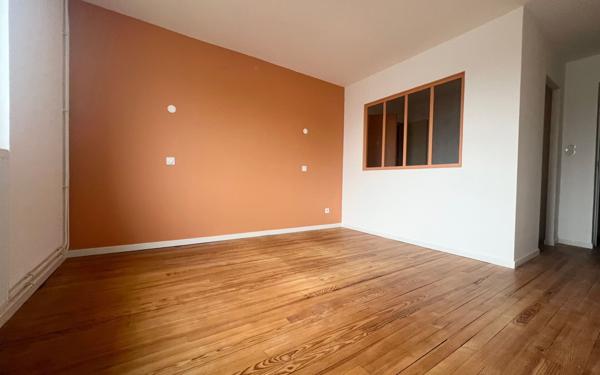 Maison à louer    5 pièces • 136 m2 Juillan