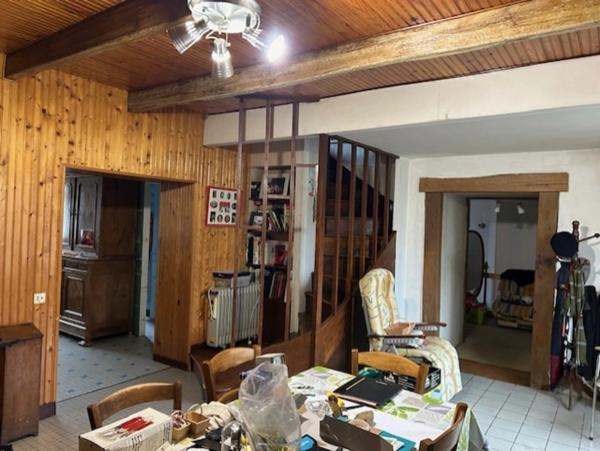 ENSEMBLE IMMOBILIER CENTRE BOURG, POSSIBILITÉS DE 3 LOGEMENTS !!