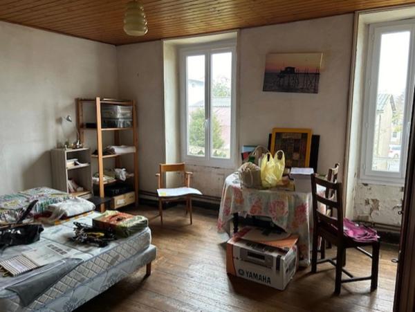 ENSEMBLE IMMOBILIER CENTRE BOURG, POSSIBILITÉS DE 3 LOGEMENTS !!