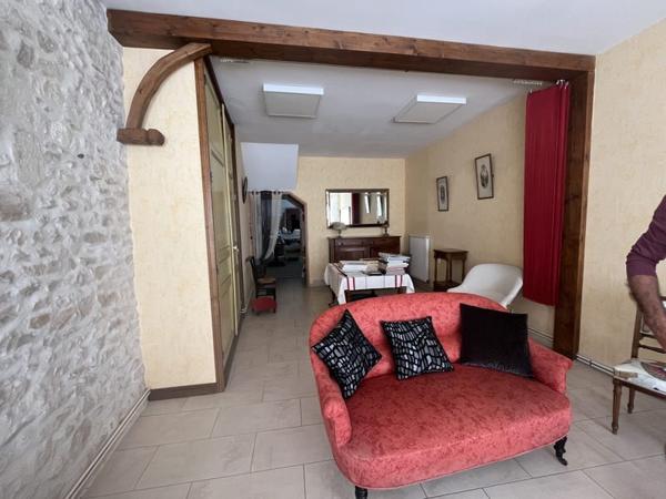 Immeuble à vendre 213 000 € La Rochefoucauld 268 m² DPE D