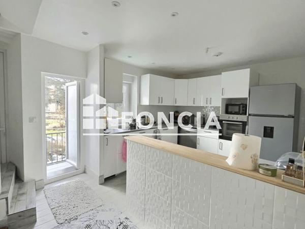 À vendre Immeuble 174 m² - Le Chambon-feugerolles 42500