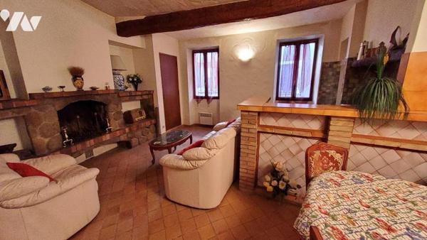 A VENDRE COLLOBRIERES (VAR) - 83610 - MAISON DE VILLAGE 128 M2 COMPOSEE DE 3 APPARTEMENTS + CAV...