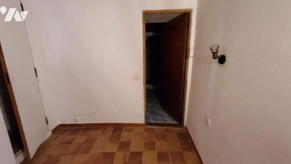 A VENDRE COLLOBRIERES (VAR) - 83610 - MAISON DE VILLAGE 128 M2 COMPOSEE DE 3 APPARTEMENTS + CAV...