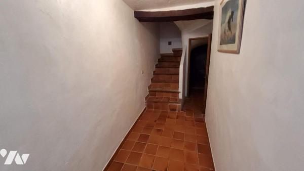 A VENDRE COLLOBRIERES (VAR) - 83610 - MAISON DE VILLAGE 128 M2 COMPOSEE DE 3 APPARTEMENTS + CAV...