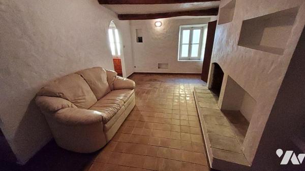 A VENDRE COLLOBRIERES (VAR) - 83610 - MAISON DE VILLAGE 128 M2 COMPOSEE DE 3 APPARTEMENTS + CAV...