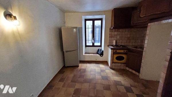 A VENDRE COLLOBRIERES (VAR) - 83610 - MAISON DE VILLAGE 128 M2 COMPOSEE DE 3 APPARTEMENTS + CAV...
