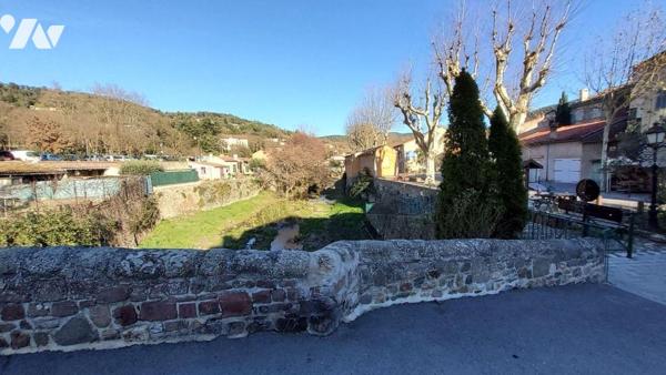 A VENDRE COLLOBRIERES (VAR) - 83610 - MAISON DE VILLAGE 128 M2 COMPOSEE DE 3 APPARTEMENTS + CAV...