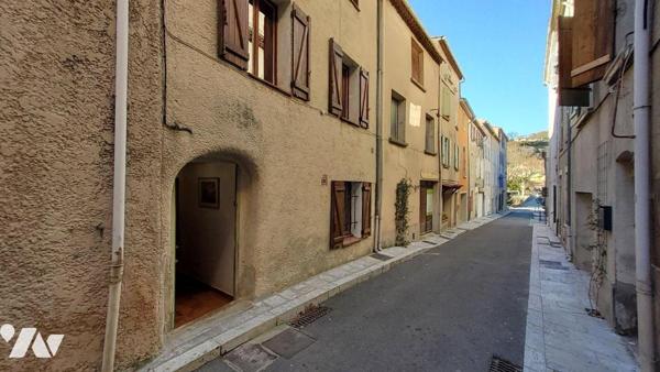 A VENDRE COLLOBRIERES (VAR) - 83610 - MAISON DE VILLAGE 128 M2 COMPOSEE DE 3 APPARTEMENTS + CAV...