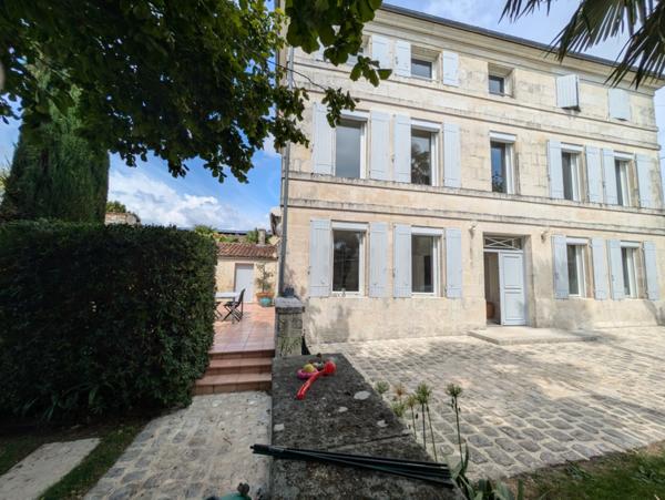 Maison  10 pièce(s)  5 chambre(s)  281 m²