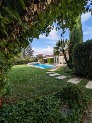 Maison  10 pièce(s)  5 chambre(s)  281 m²