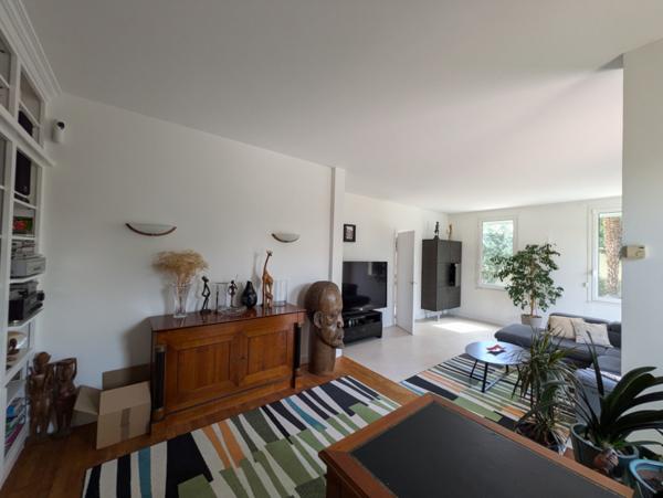 Maison  10 pièce(s)  5 chambre(s)  281 m²