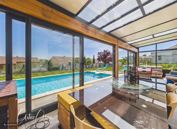 Maison de plain-pied avec piscine et vue sur la Montagne Noire