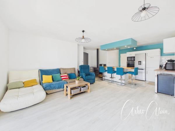 Maison de plain-pied avec piscine et vue sur la Montagne Noire