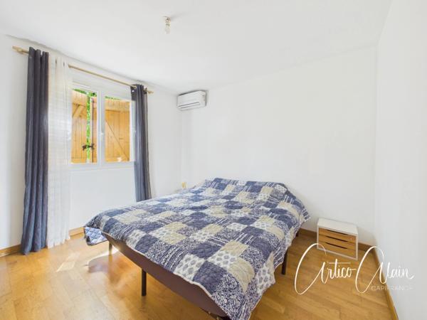 Maison de plain-pied avec piscine et vue sur la Montagne Noire