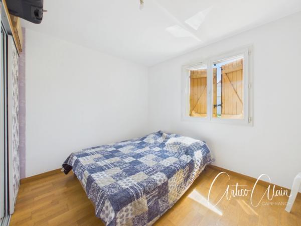 Maison de plain-pied avec piscine et vue sur la Montagne Noire