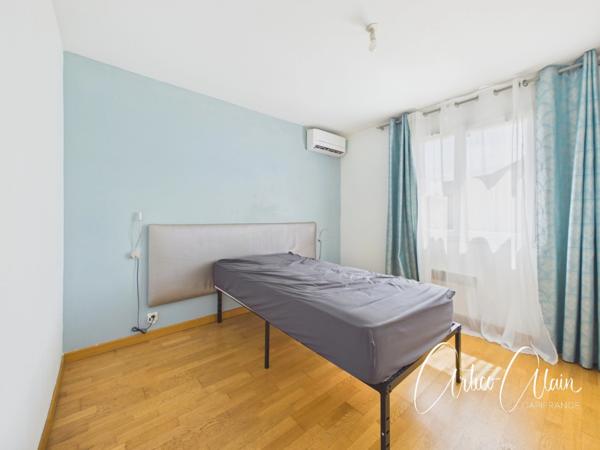 Maison de plain-pied avec piscine et vue sur la Montagne Noire