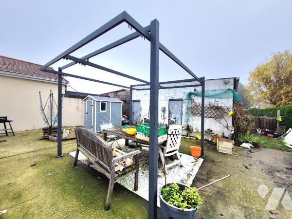 Uniquement chez votre Notaire !

Plain pied au centre ville de Merville, vous pourrez profite...