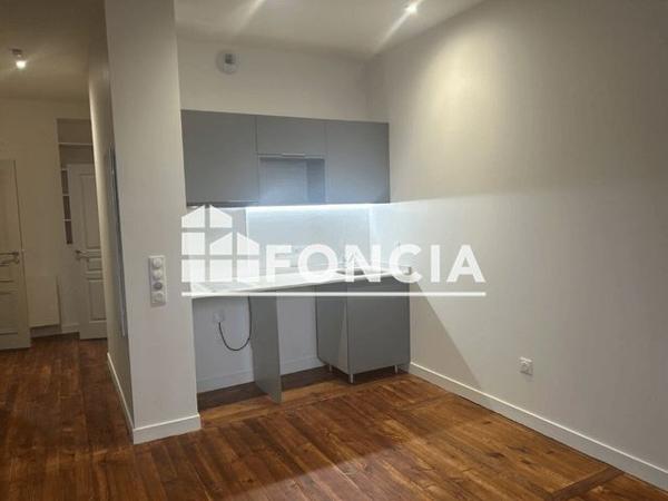 Location Studio 27.21 m² - 52 RUE MONTPENSIER Pau 64000