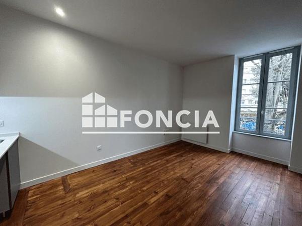 Location Studio 27.21 m² - 52 RUE MONTPENSIER Pau 64000