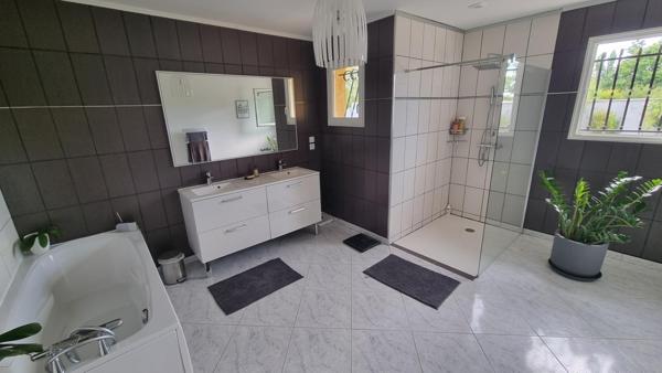 Maison 230 m² de 2007 Bellerive avec  Vie de plain pied secteur calme et résidentiel