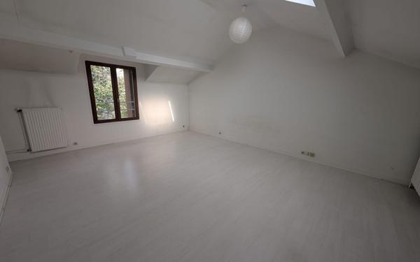 Immeuble à vendre    10 pièces • 162 m2 Ris-Orangis