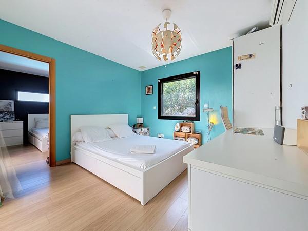 JUVIGNAC : FONTCAUDE – VILLA CONTEMPORAINE EN BOIS AVEC PISCINE ET VUE PANORAMIQUE SUR LE GOLF