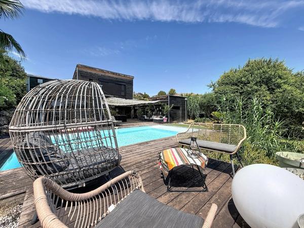 JUVIGNAC : FONTCAUDE – VILLA CONTEMPORAINE EN BOIS AVEC PISCINE ET VUE PANORAMIQUE SUR LE GOLF
