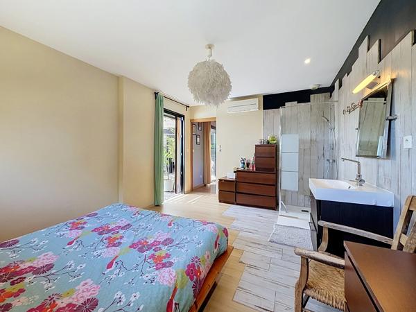 JUVIGNAC : FONTCAUDE – VILLA CONTEMPORAINE EN BOIS AVEC PISCINE ET VUE PANORAMIQUE SUR LE GOLF