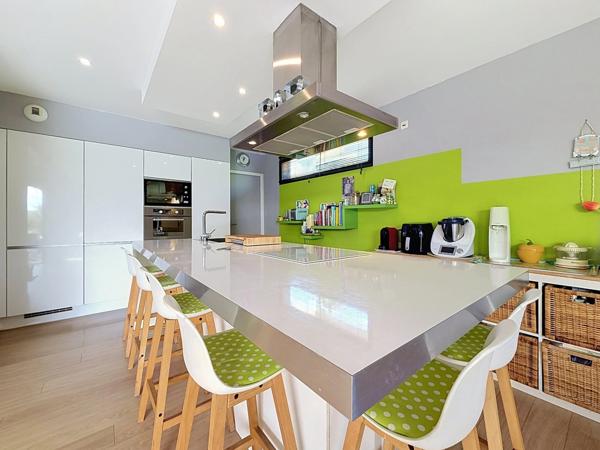 JUVIGNAC : FONTCAUDE – VILLA CONTEMPORAINE EN BOIS AVEC PISCINE ET VUE PANORAMIQUE SUR LE GOLF