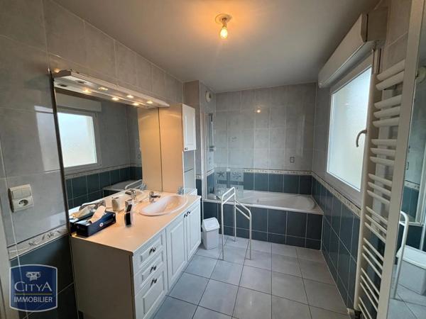 Appartement à louer 5 pièces 99.88m²