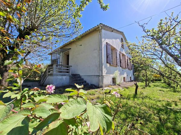 Maison de 4 pièces avec comble et sous-sol total.
